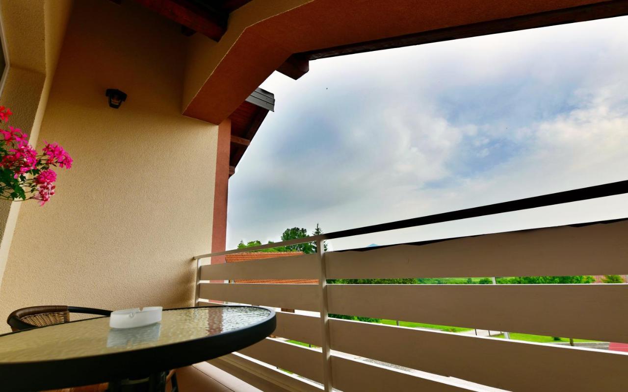 House Bela Vido Hotel Dreznik Grad Luaran gambar