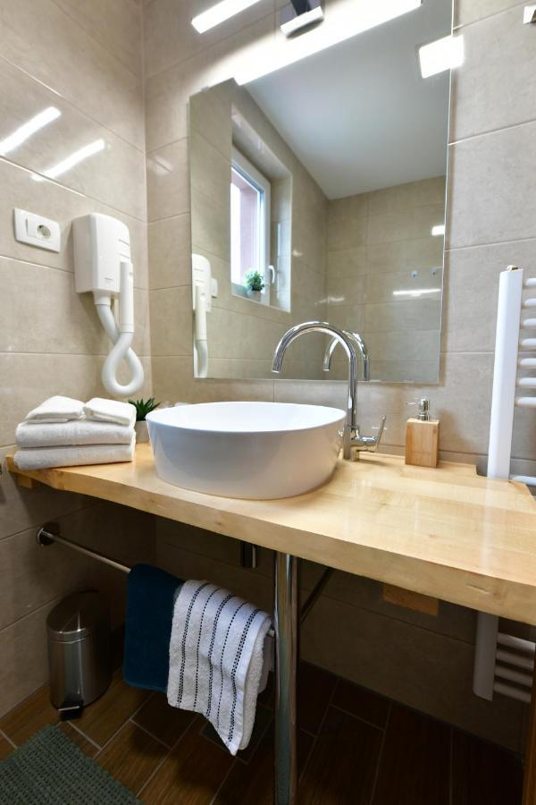 House Bela Vido Hotel Dreznik Grad Luaran gambar