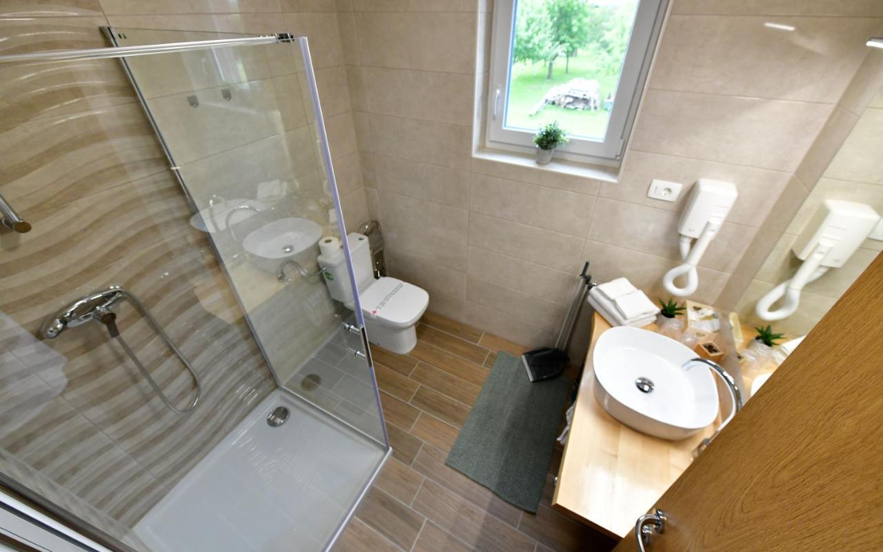 House Bela Vido Hotel Dreznik Grad Luaran gambar